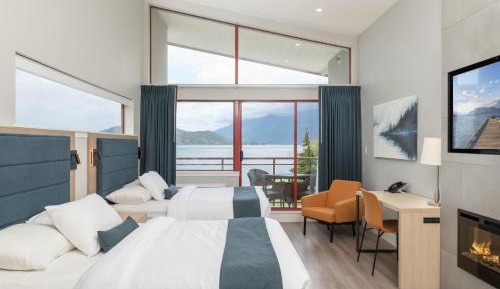 Queen Room with Two Queen Beds - Lake View