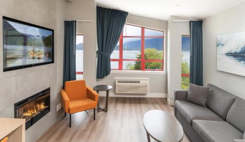Junior Suite with Lake View