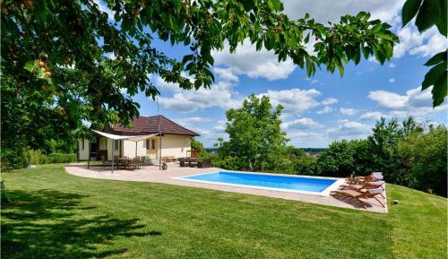 Three-Bedroom Holiday Home 