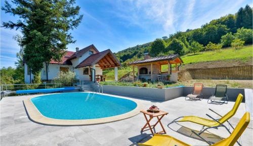 Three-Bedroom Holiday Home 