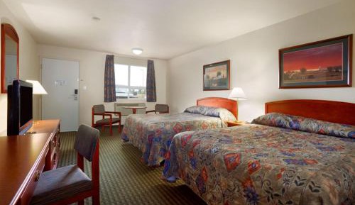 Queen Room with Two Queen Beds - Smoking