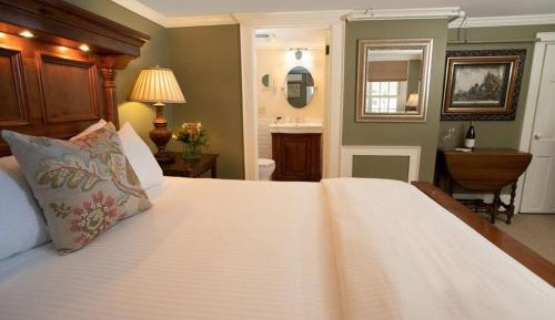 Standard Queen Room