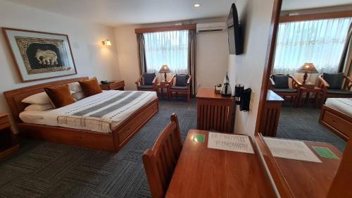 Deluxe Double or Twin Room with City View