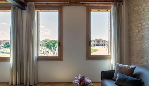 Apartment with City View