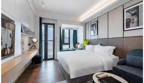 Queen Room with Balcony