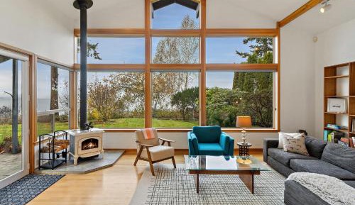 Three-Bedroom Holiday Home 