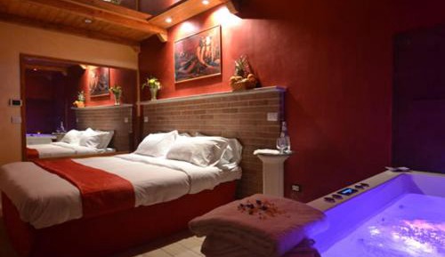 Suite with Hot Tub