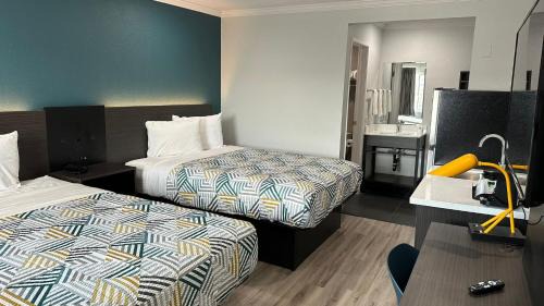 Deluxe Queen Room with Two Queen Beds - Non-Smoking
