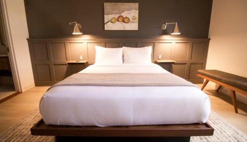 Standard Queen Room