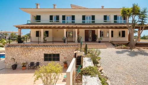 Villa with Garden View