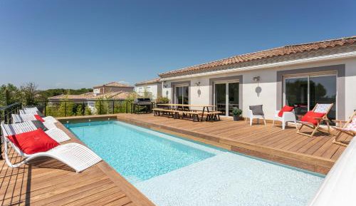 Villa with Garden View