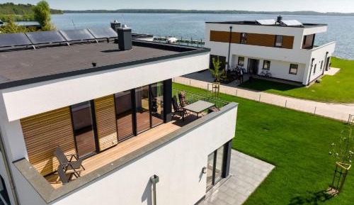 Apartment with Lake View