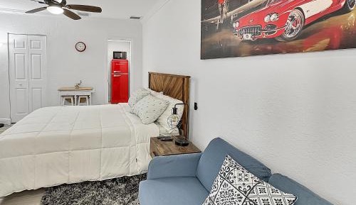 One-Bedroom Apartment