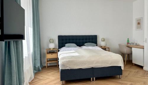 King Studio with Sofa Bed