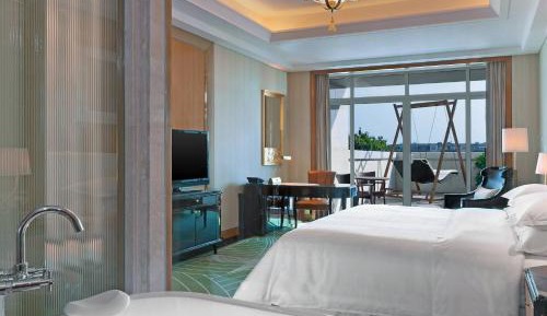 Club King Room with Garden View