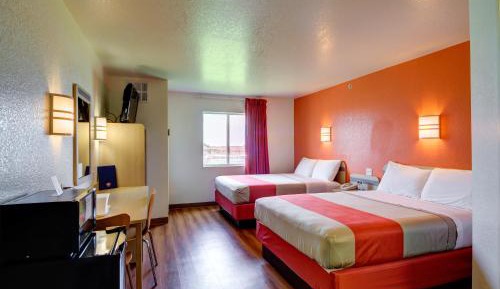 Queen Room with Two Queen Beds - Non-Smoking