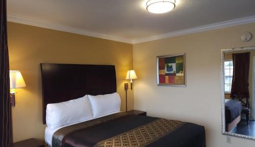 Queen Room - Non-Smoking