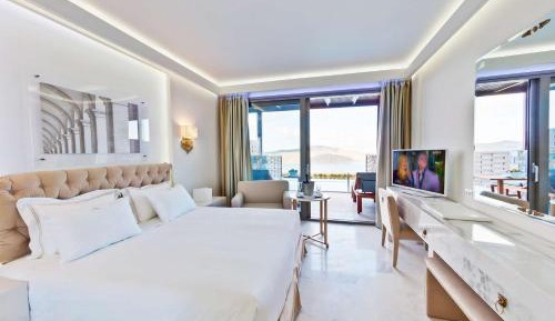 Deluxe Room with Private Pool and Sea View