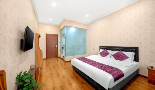 Deluxe Queen Room