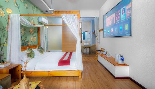Deluxe Queen Room