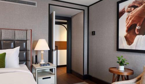 Deluxe King Suite
