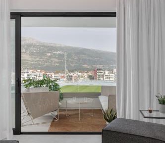 Penthouse Maisonette with Panoramic Mountain & Partial Lake View
