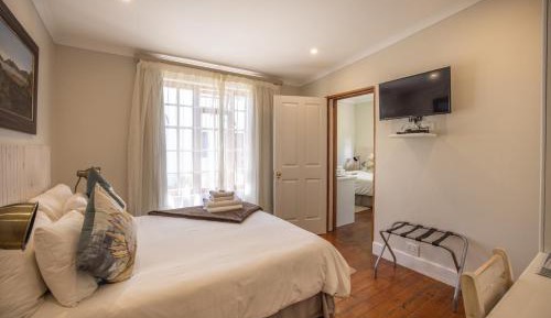 Deluxe Queen Room