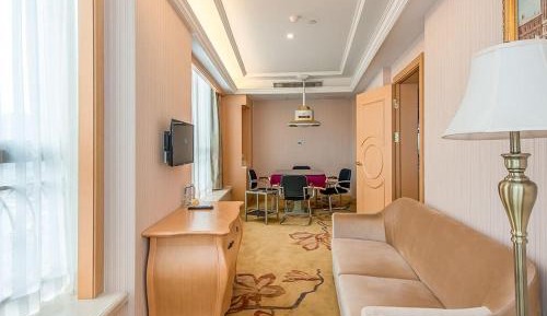 Suite with Mah-jongg 