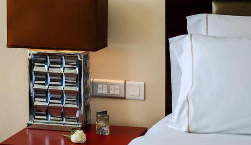 Skyline Escape Suite, Club lounge access, Suite, 1 King, Guomao CBD view  (Close to Pop Mart Paradise,34th floor Executive Lounge happy hour - hot food buffet and free-flow drinks + 50% discount on dining at Seasonal Taste)