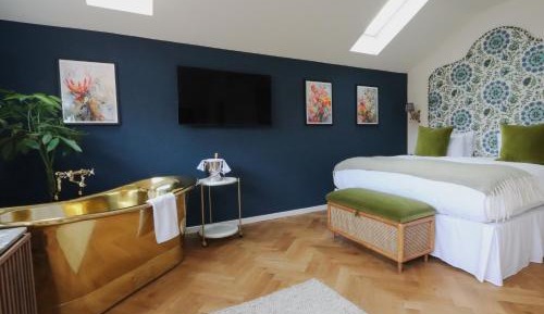 Suite with Garden View