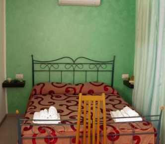 Deluxe Room (2 Adults + 1 Child)