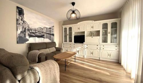 Apartment with Mountain View