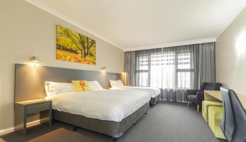 Queen Room with Single Bed