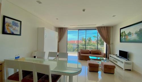 One-Bedroom Apartment with Balcony