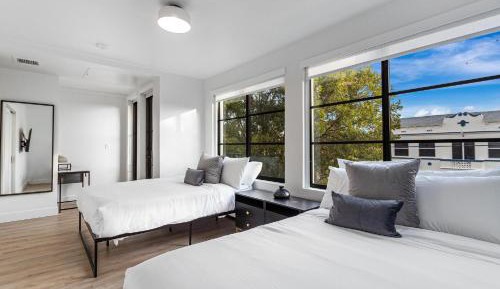 Three-Bedroom Apartment with Balcony