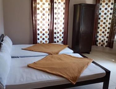 Economy Triple Room