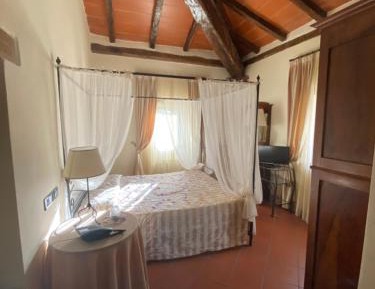 Suite with Hot Tub