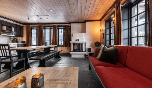 Apartment with Mountain View