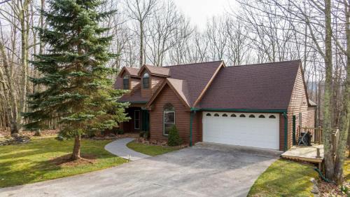 Three-Bedroom Holiday Home 
