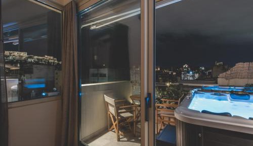 Deluxe Suite with Spa Bath