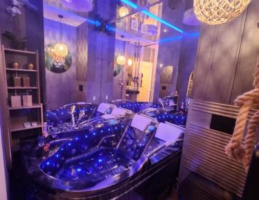 Studio with Spa Bath