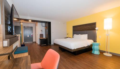King Room with Roll-In Shower - Mobility and Hearing Access