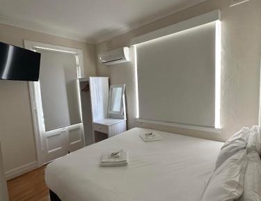 Deluxe King Suite