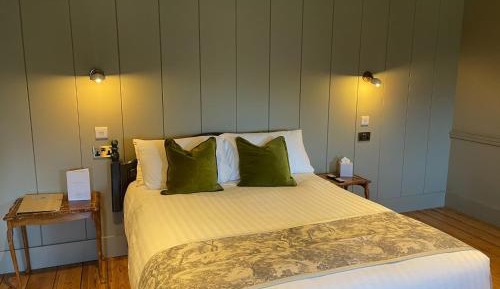 Deluxe Standard Double Room with Garden View - NO PETS