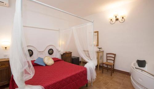 Deluxe Suite with Spa Bath
