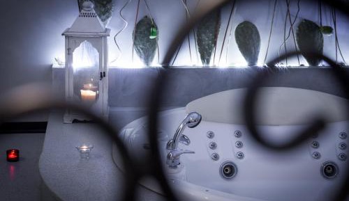 Suite with Hot Tub