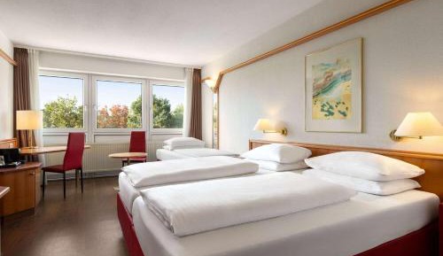 Lounge Plus Room