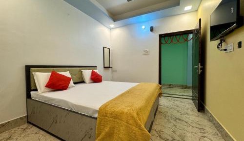 Deluxe Room (2 Adults + 1 Child)