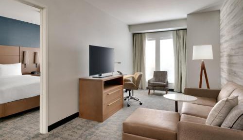 One-Bedroom Queen Suite with Sofa Bed 