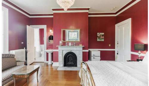 Deluxe King Suite